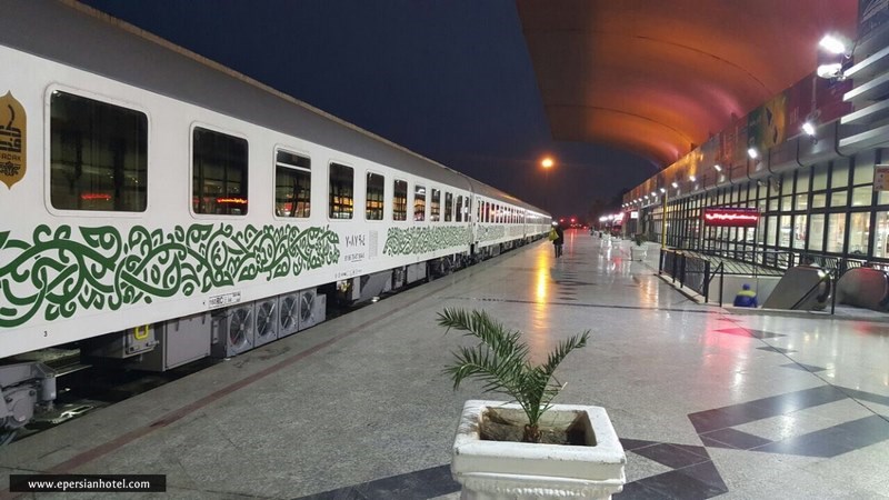 قطار فدک در ایستگاه راه آهن
